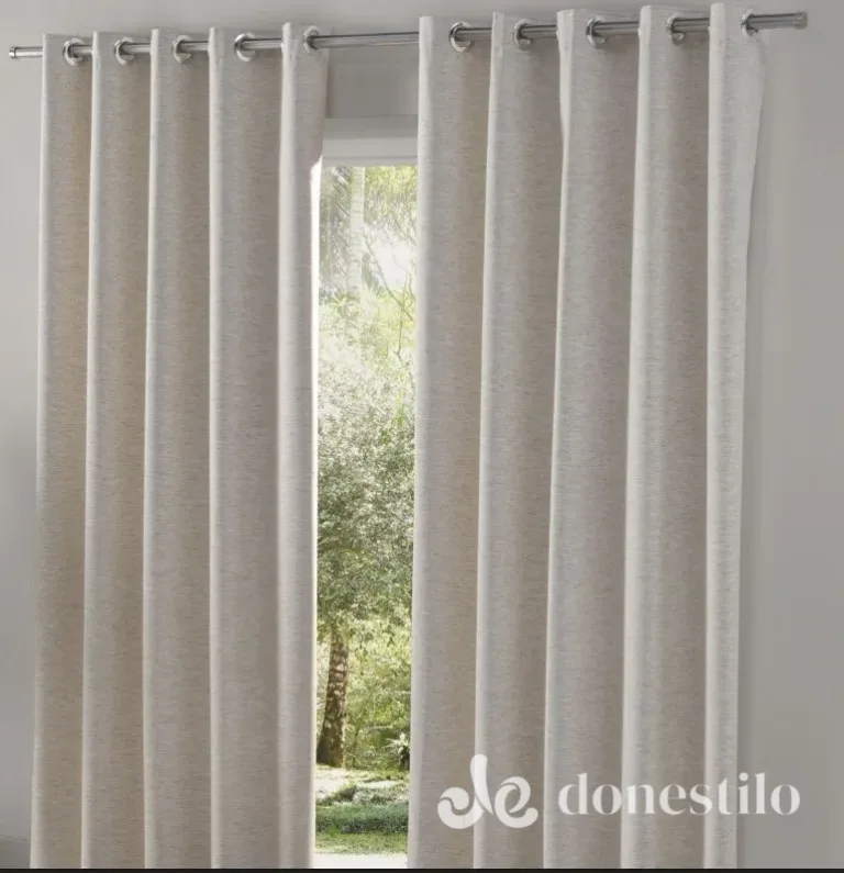 Cortina Aneliza Blackout sem Estampa com 3,90 X 2,30m em Mongaguá SP